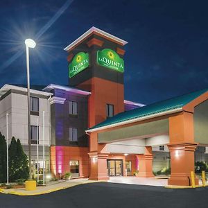 La Quinta Inn & Suites By Wyndham Louisville East